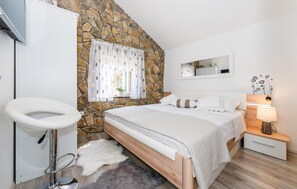 3 chambres, accès au Wi-Fi (inclus), literie fournie
