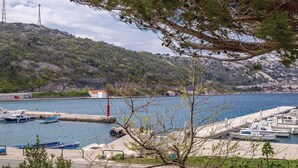 A marina with boats docked, a pier, and a mountainous backdrop. - Stunning home in Bakarac with house sea view (Bakarac)