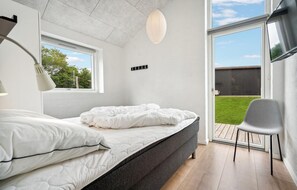 5 bedrooms, travel cot, free WiFi