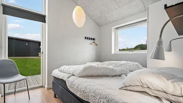 5 bedrooms, travel crib, free WiFi