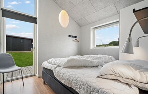 5 bedrooms, travel cot, free WiFi