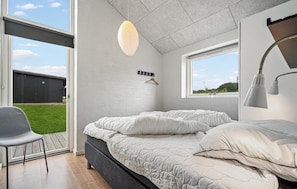 5 bedrooms, travel cot, free WiFi