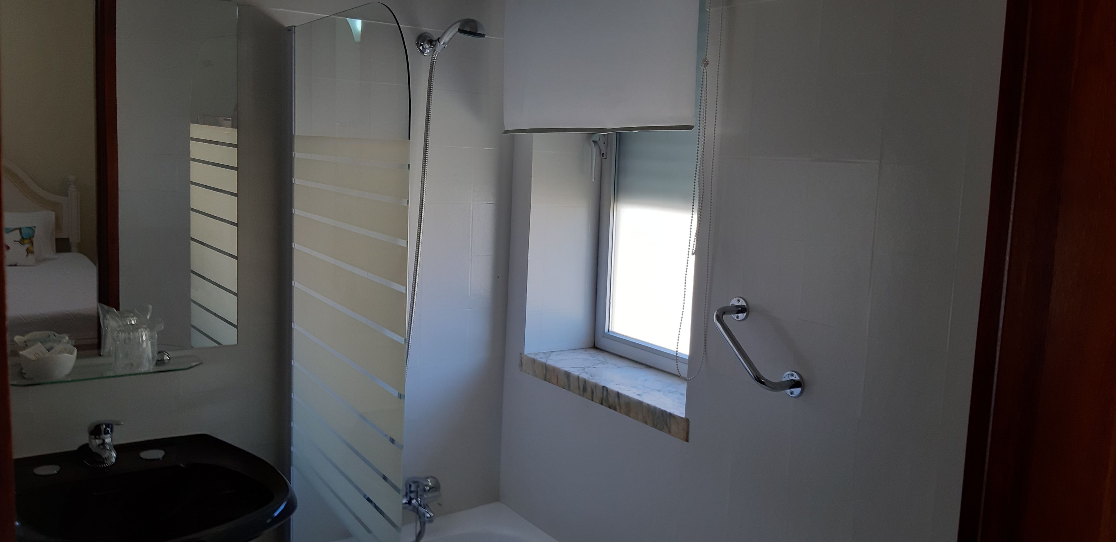 free toiletries, towels