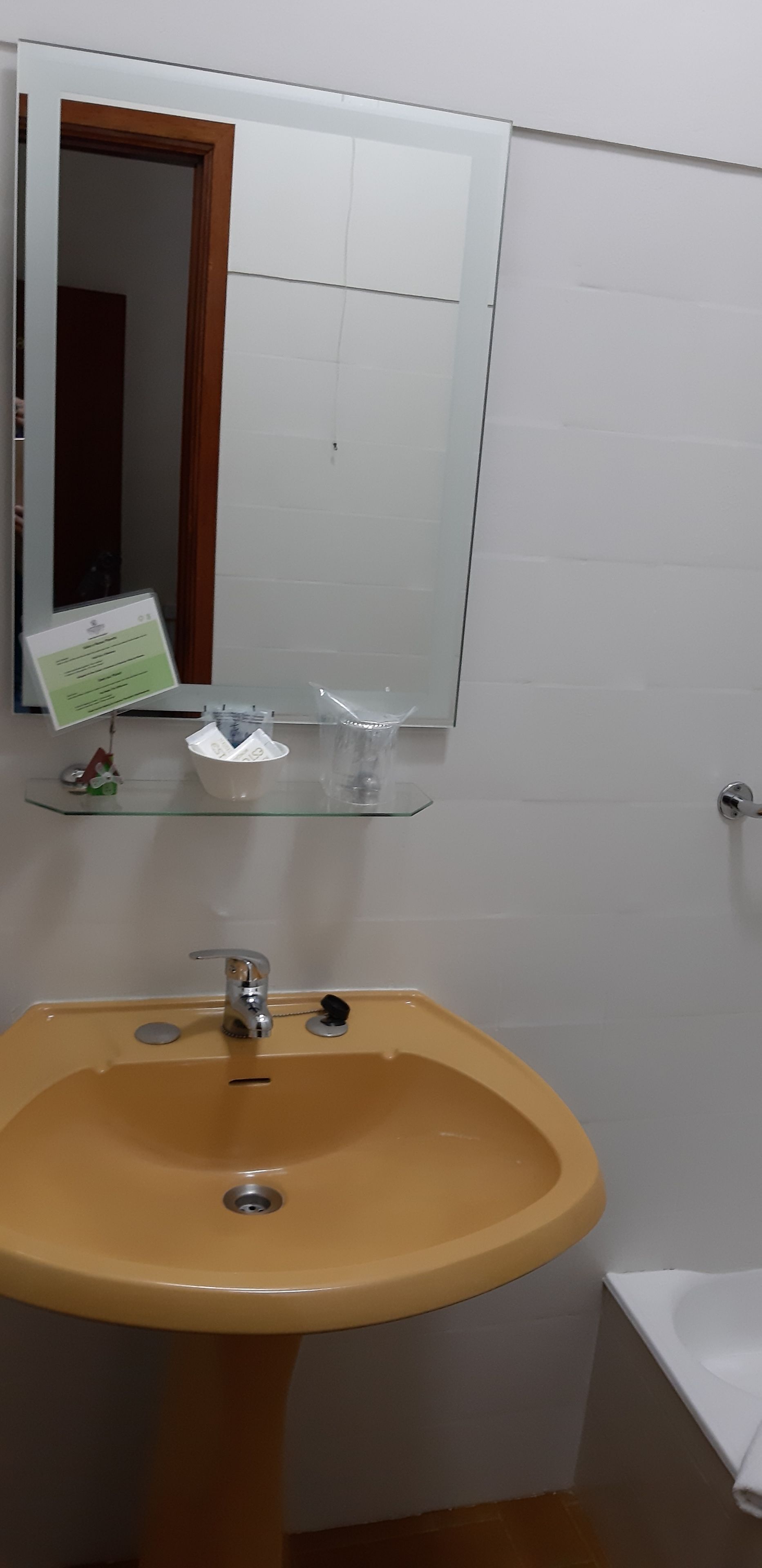 standard double room, 1 double bed, city view | bathroom | free toiletries, towels