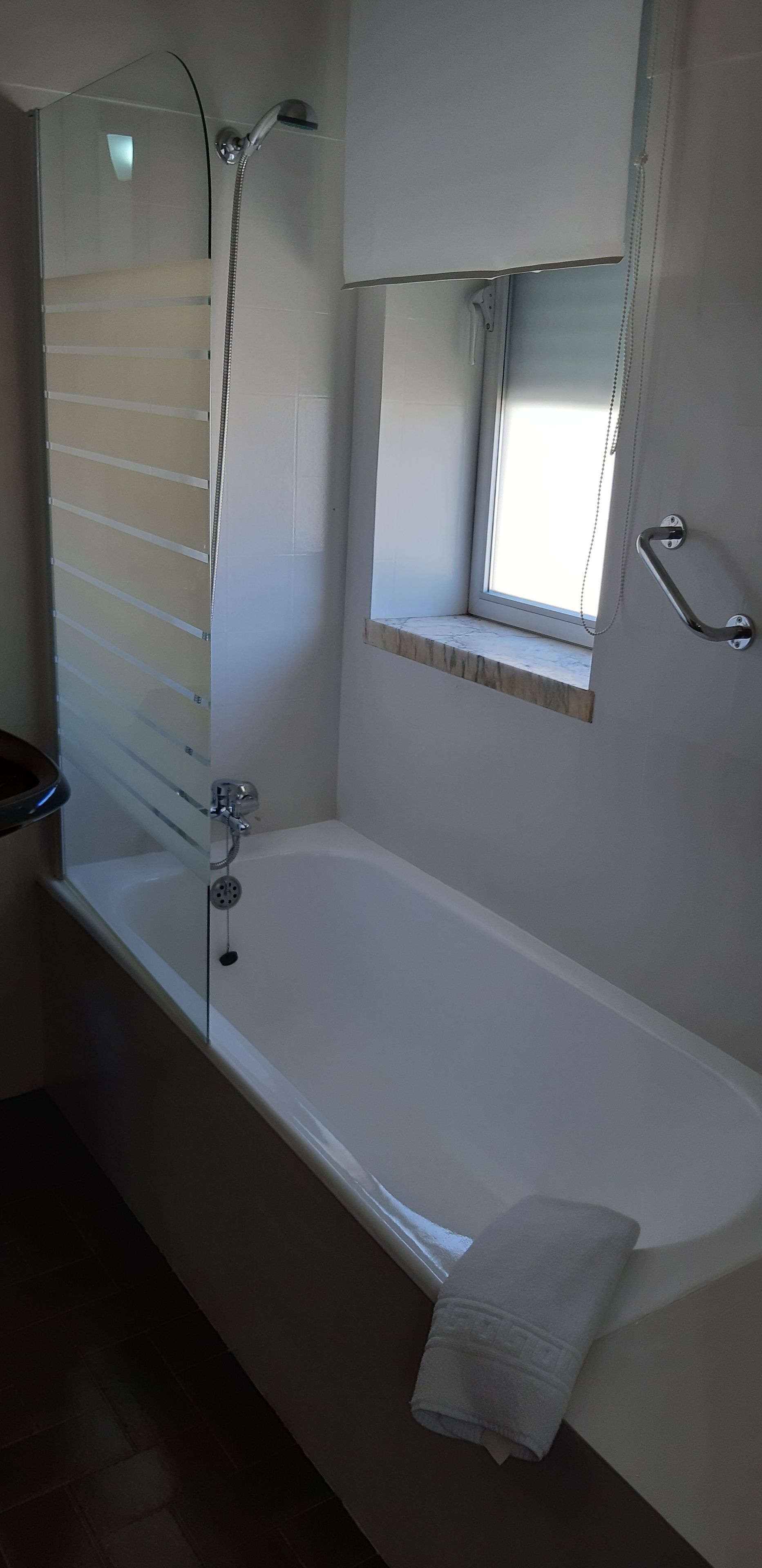 free toiletries, towels