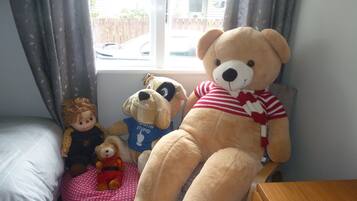 3 bedrooms, iron/ironing board, travel cot, free WiFi
