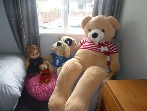 3 bedrooms, iron/ironing board, travel cot, free WiFi