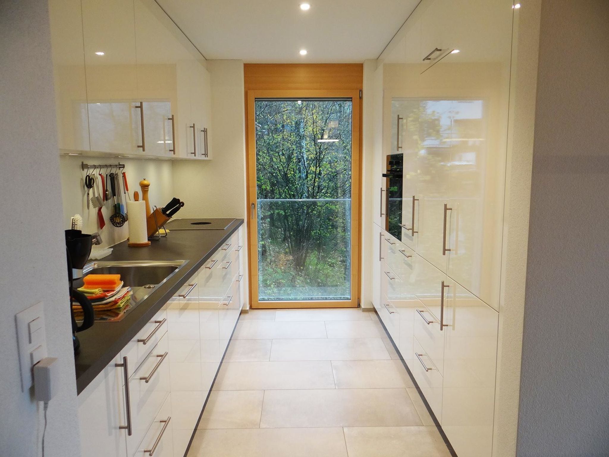 Kühlschrank, Geschirrspüler, Kochgeschirr/Geschirr/Besteck