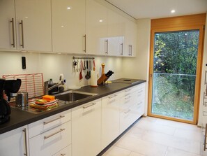 Fridge, dishwasher, cookware/dishes/utensils