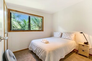 4 bedrooms, Egyptian cotton sheets, premium bedding - Karaka Sanctuary (Waiheke Island)