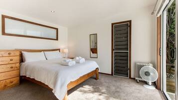 Premium-Haus, Mehrere Betten, Whirlpool, Gartenblick | 4 Schlafzimmer, Bettwäsche aus ägyptischer Baumwolle