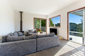 Premium House, Multiple Beds, Hot Tub, Garden View | Living area | Flat-screen TV - Karaka Sanctuary (Waiheke Island)