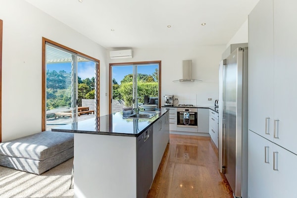 Premium House, Multiple Beds, Hot Tub, Garden View | Private kitchen | Full-size fridge, microwave, oven, stovetop