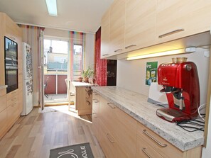 Kühlschrank, Mikrowelle, Ofen, Geschirrspüler