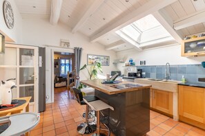 Réfrigérateur, micro-ondes, four, lave-vaisselle