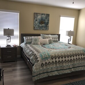 3 slaapkamers, een bureau, een strijkplank/strijkijzer, wifi