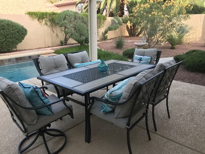 Near the strip-and airport -Beautifully furnished with pool- sleeps 6 to 7-

