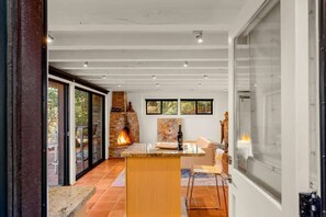 Interior - Eagle Dancer Luxe Studio | Spa, Trails, Stargazing (Sedona)