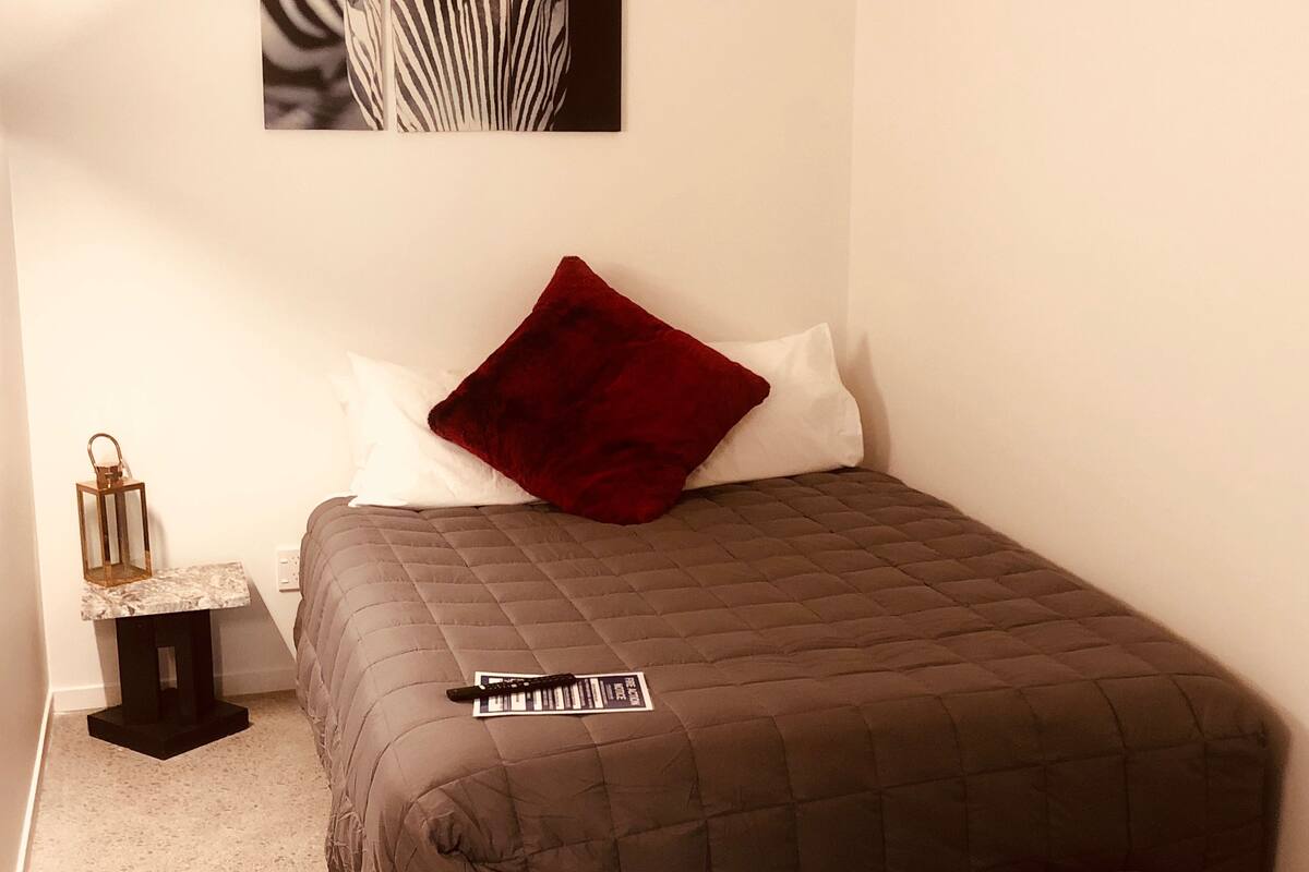 Queen Private, Shared Bathroom