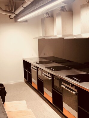 Fridge, microwave