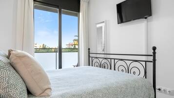 2 bedrooms, iron/ironing board, Internet, bed sheets