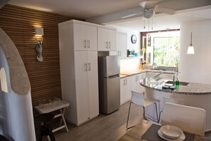 Fridge, microwave, oven, coffee/tea maker