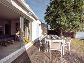 Outdoor dining - Villa Perdrix by Interhome (Saint Palais sur mer)