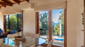 Dining - Tura Tree House - Private Pool! (Tura Beach)