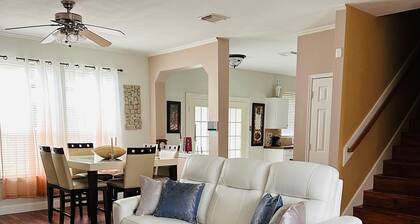 Spacious 4BR 2-Story North Houston Vacation Rental