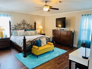 4 bedrooms, desk, iron/ironing board, WiFi