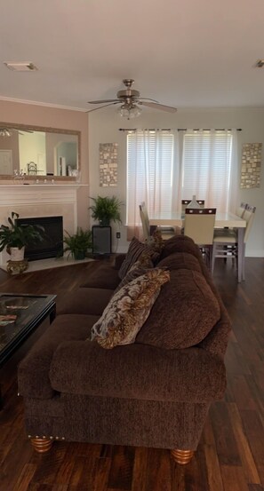 Smart TV, fireplace, books, stereo