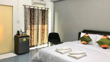 Habitació doble estàndard | Minibar, escriptori i wifi gratuïta