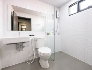 Superior Twin kamer | Badkamer | Een douche, handdoeken, zeep, shampoo