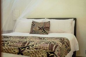1 bedroom, iron/ironing board, WiFi, bed sheets - Whispering Palms Beach House - Absolute Beachfront (Siviri)