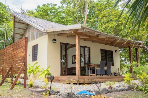 Whispering Palms Beach House - Absolute Beachfront