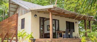 Whispering Palms Beach House - Absolute Beachfront