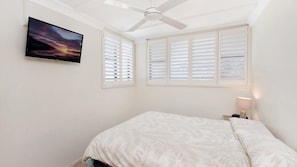 Unclassified image, 4 of 15, button - Oceanic Apartments Unit 13 Stunning Ocean Views (Kings Beach)