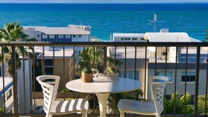 Outdoor dining - Oceanic Apartments Unit 13 Stunning Ocean Views (Kings Beach)