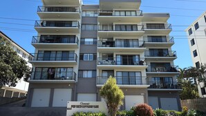 Exterior - Oceanic Apartments Unit 13 Stunning Ocean Views (Kings Beach)