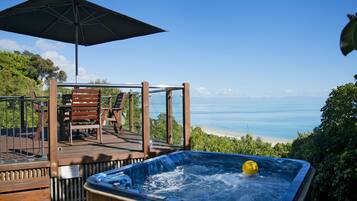 Bañera de hidromasaje al aire libre