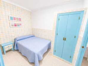 1 habitación, tabla de planchar con plancha, wifi y ropa de cama 