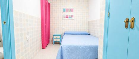 1 chambre, fer et planche Ă repasser, Wi-Fi, literie fournie