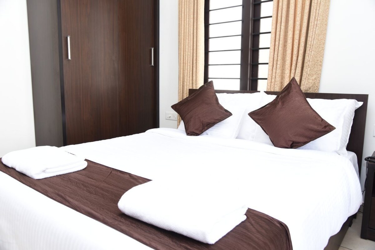 Phòng đôi Deluxe, 1 giường cỡ king, quang cảnh thung lũng | Màn/rèm cản sáng, phòng cách âm, bàn ủi/dụng cụ ủi quần áo 