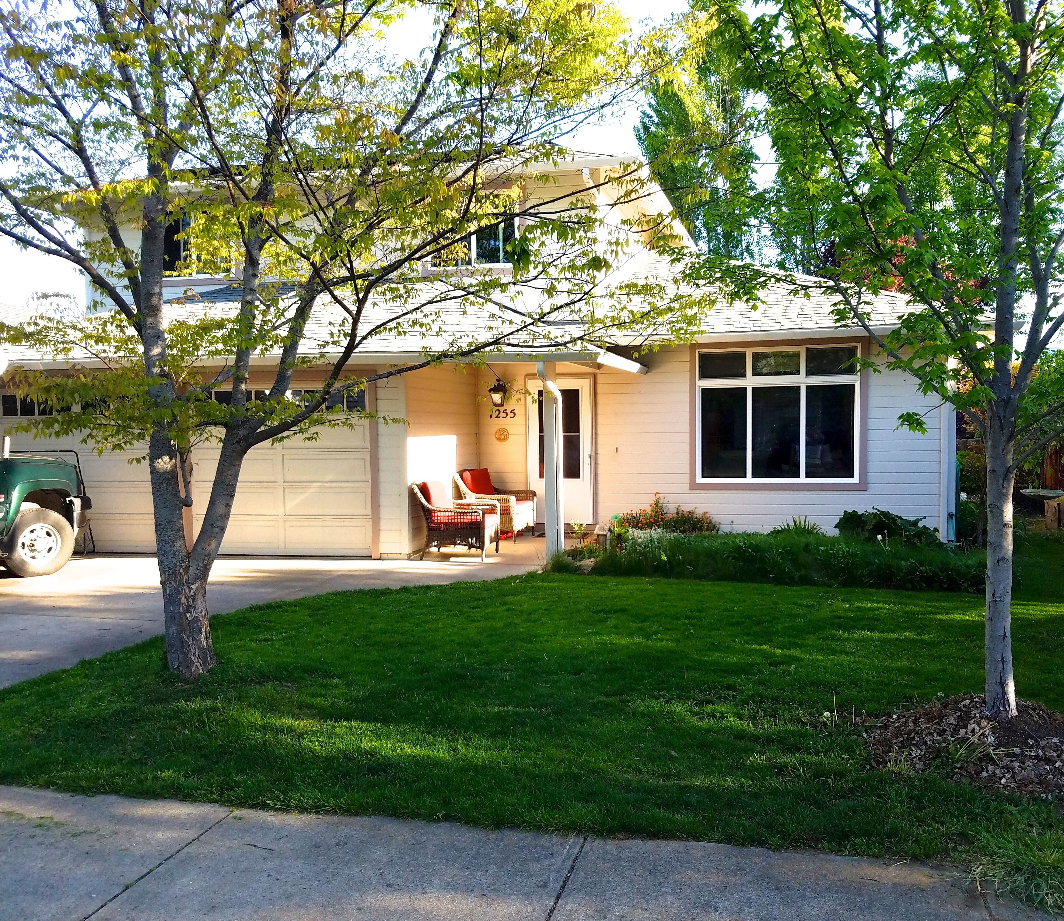 3 Bedroom Home - Walking distance to everything - Quiet on dead end street