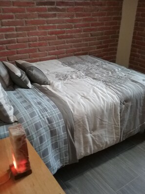 2 chambres, fer et planche à repasser, Wi-Fi, draps fournis