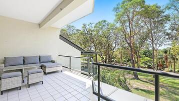 House, 2 Bedrooms, 2 Bathrooms | Balcony