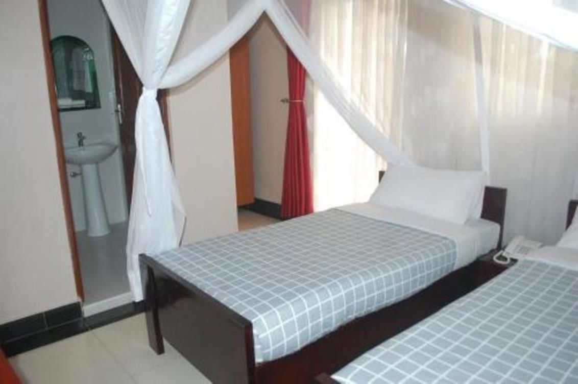 Twin Room (No A/C) | Individually decorated, individually furnished, desk, bed sheets