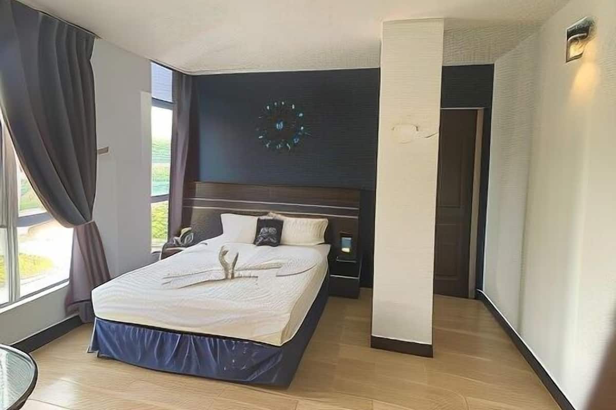 Desk, free WiFi, bed sheets