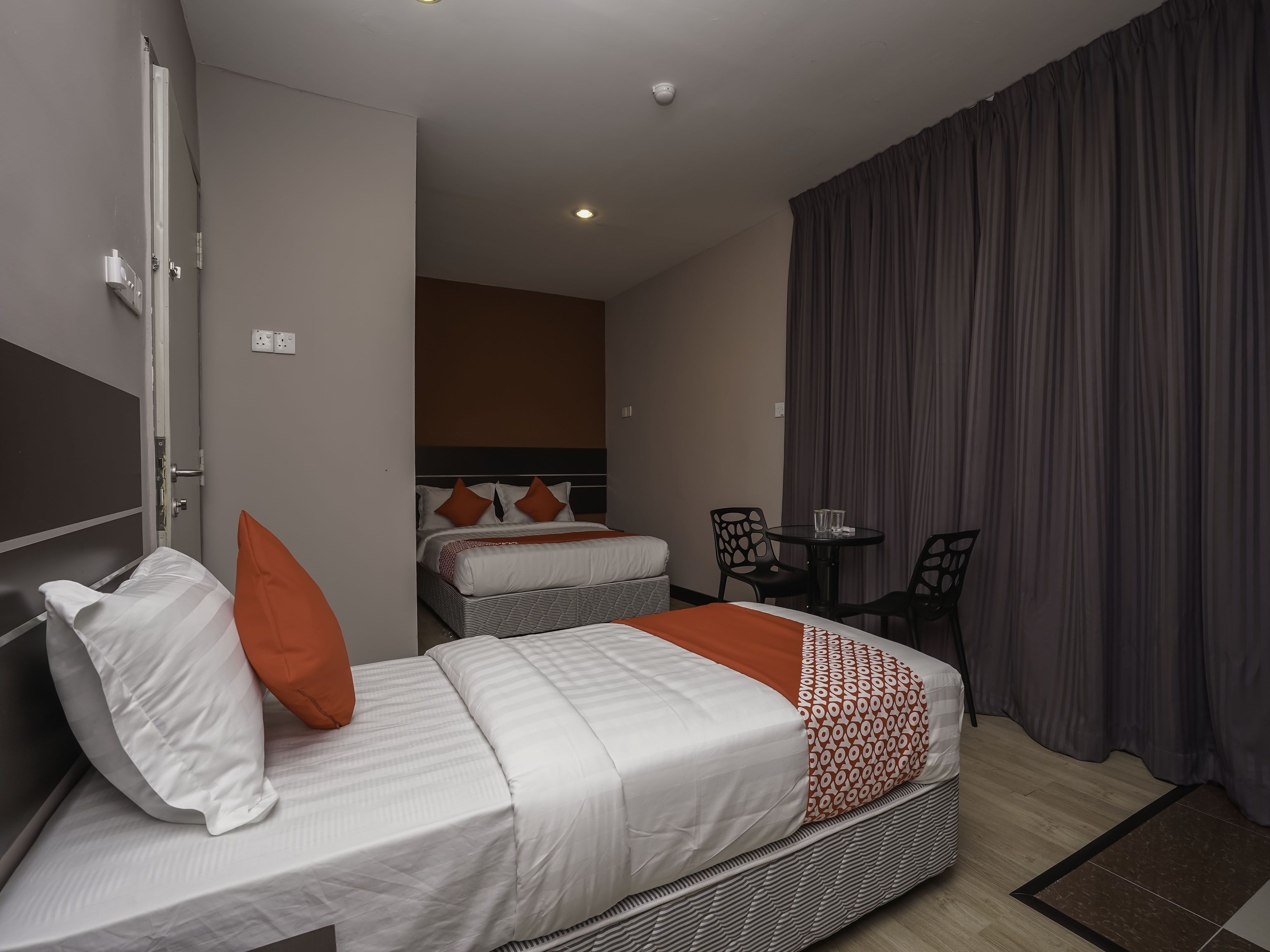 Deluxe Triple Room, Multiple Beds | Desk, free WiFi, bed sheets