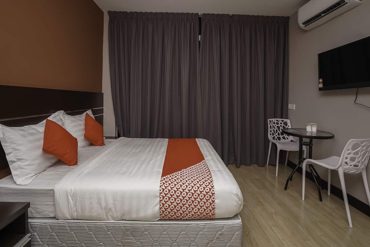 Habitación doble Deluxe, 1 cama matrimonial | Escritorio, wifi gratis y ropa de cama